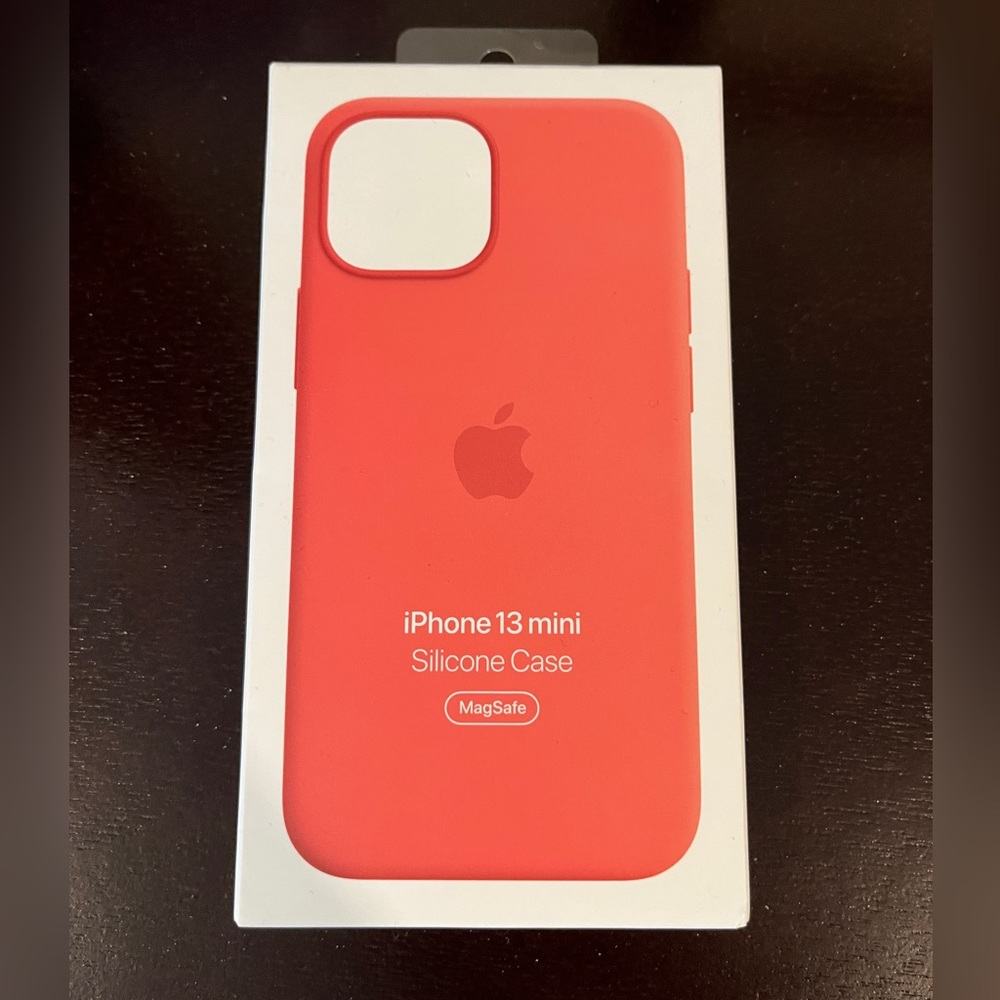 iPhone 13 mini silicone case with MagSafe in pink NEW and UNOPENED
